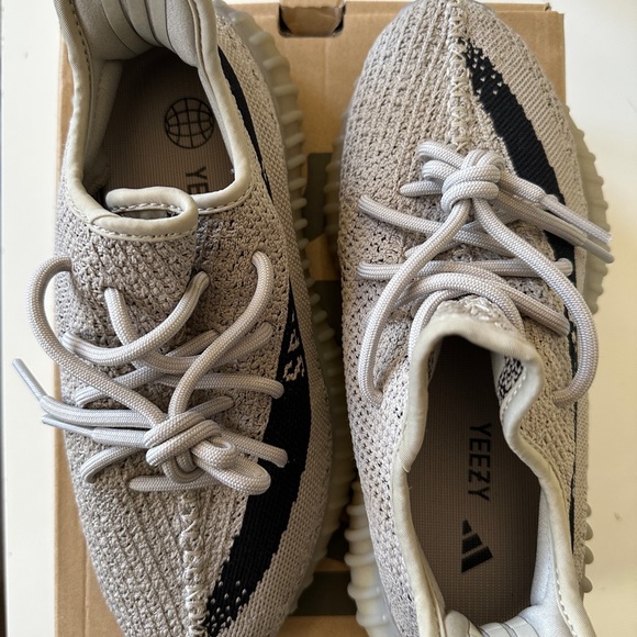 Yeezy Boost 350 V2 Slate made by adidas (NEW) - Picture 4 of 6